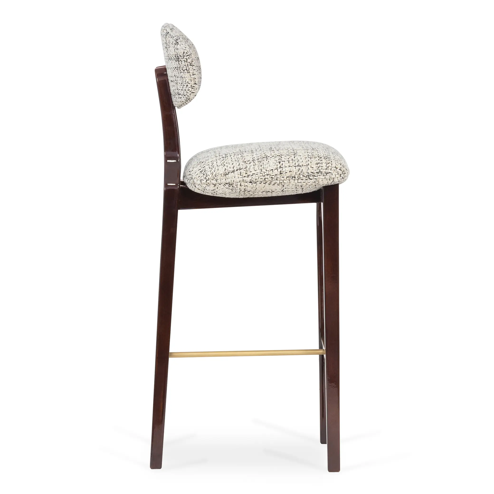 maison-mermont-silhouette-bar-stool-mix-02-translucent-dark-brown-oxidized-brushed-brass-03-insidherland Elegant upholstered bar stool with a curved backrest and wooden legs, perfect for modern interiors. Maison Mermont.
